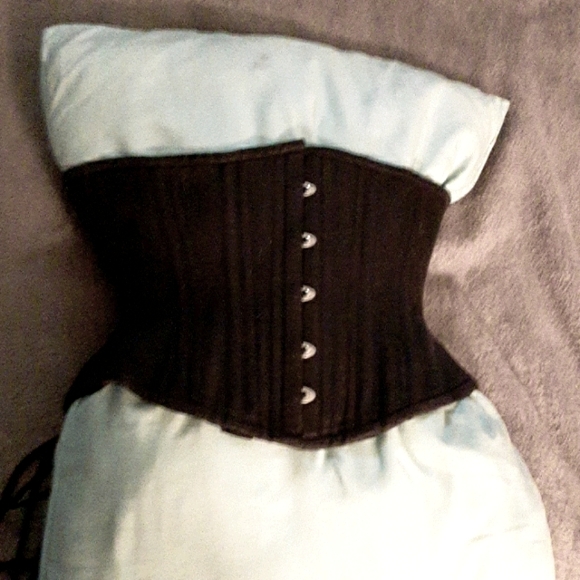 Size 28 under bust black corset - Picture 3 of 6